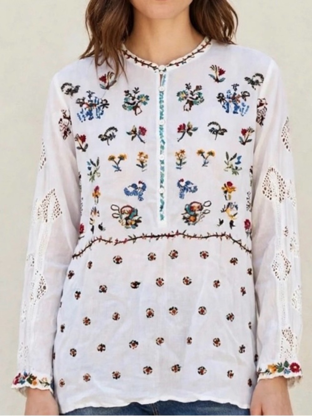 Johnny Was White Embroidered Floral Tunic Blouse Size M Lace Trim Button Front